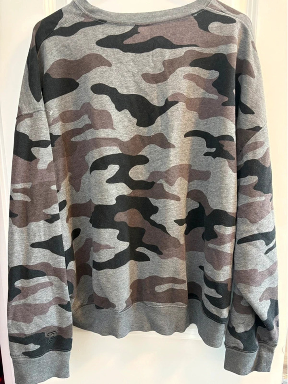 Victoria’s Secret PINK Camo Crewneck Sweatshirt – Gray/Black/Brown, Size M - Picture 4 of 5
